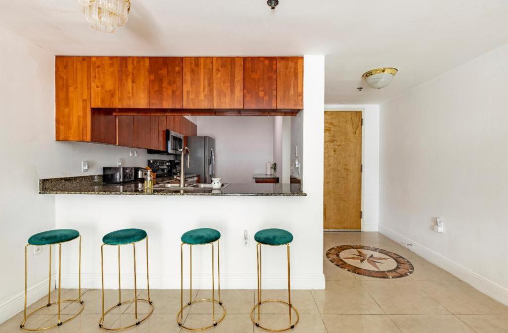 Two Bedroom Oceanview Apartment In Brickell Μαϊάμι Εξωτερικό φωτογραφία